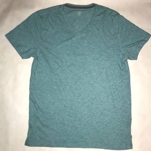 Men’s old navy t-shirt